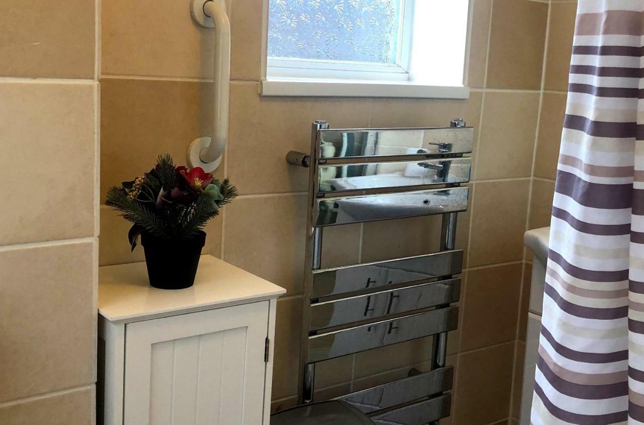 33Sm12 Dreams Unlimited Serviced Accommodations Staines Stanwell Eksteriør bilde