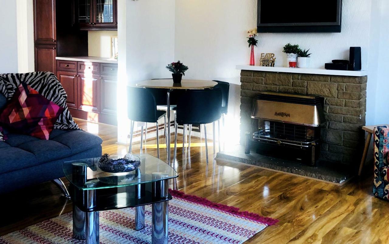 33Sm12 Dreams Unlimited Serviced Accommodations Staines Stanwell Eksteriør bilde